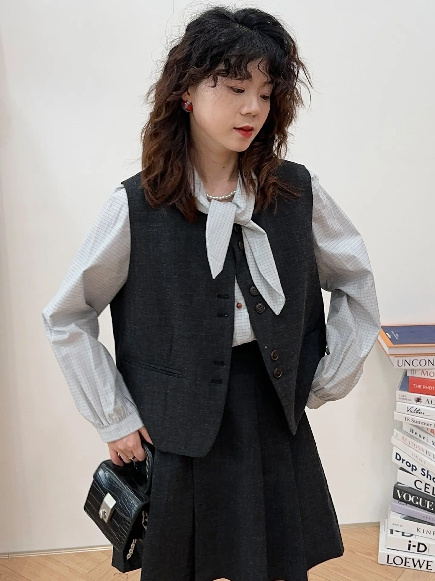 

Water Bottle Scorpion Style Versatile Commute Loose Fit Suit Vest Short Skirt Korean Version Two Piece Set Fashionable Outfit