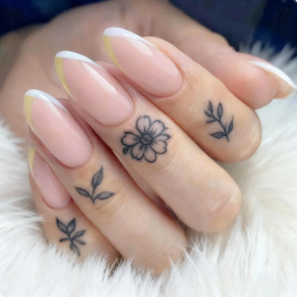 

24Pcs Natural Acrylic Press On False Nails With Glue French Short Stiletto Fake Nails For Woman Manicure Fingertips V Shape