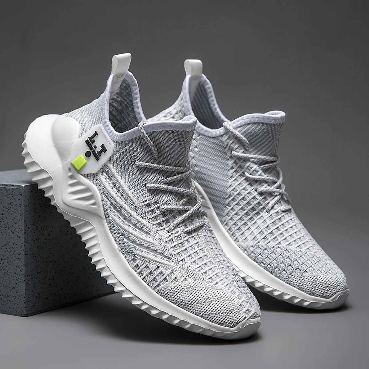 

Men's Large Size Sports Shoes Outdoor Hiking Running Comfortable Casual Versatile Fashionable Training Shoes for Couples