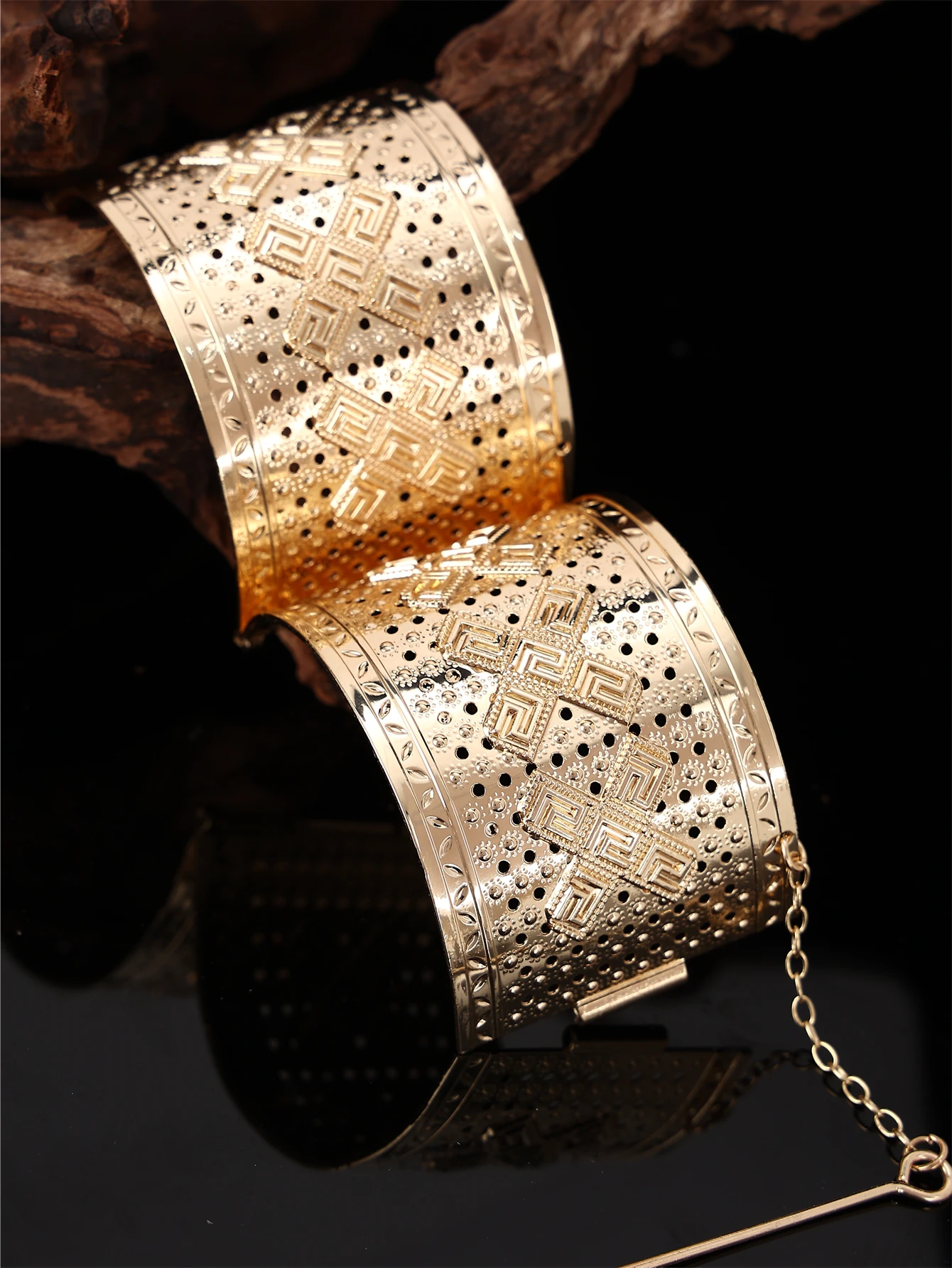 1 Pcs Moroccan Style X-Shaped Open Metal Bracelet With Cutout Polka Dot Design For Women Decorative Jewelry Bangle