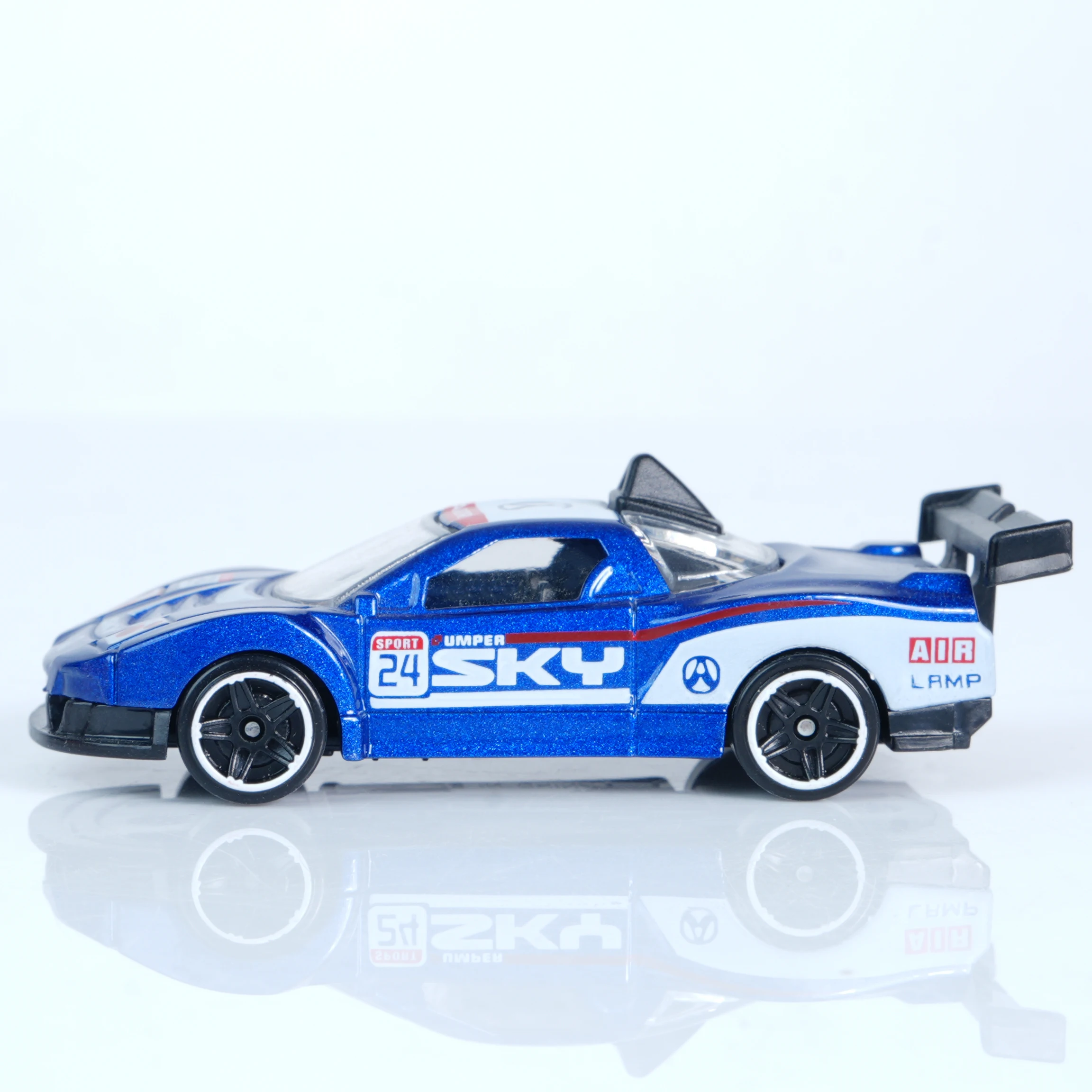 รถของเล่นโมเดลรถแข่งสปอร์ตอัลลอยด์คุณภาพสูง ขนาด 1:64 ของสะสมสำหรับเด็กผู้ชาย ของขวัญสำหรับผู้ที่ชื่นชอบรถยนต์ ของตกแต่ง ของประดับ ของขวัญวันหยุด วันคริสต์มาส วันเกิด