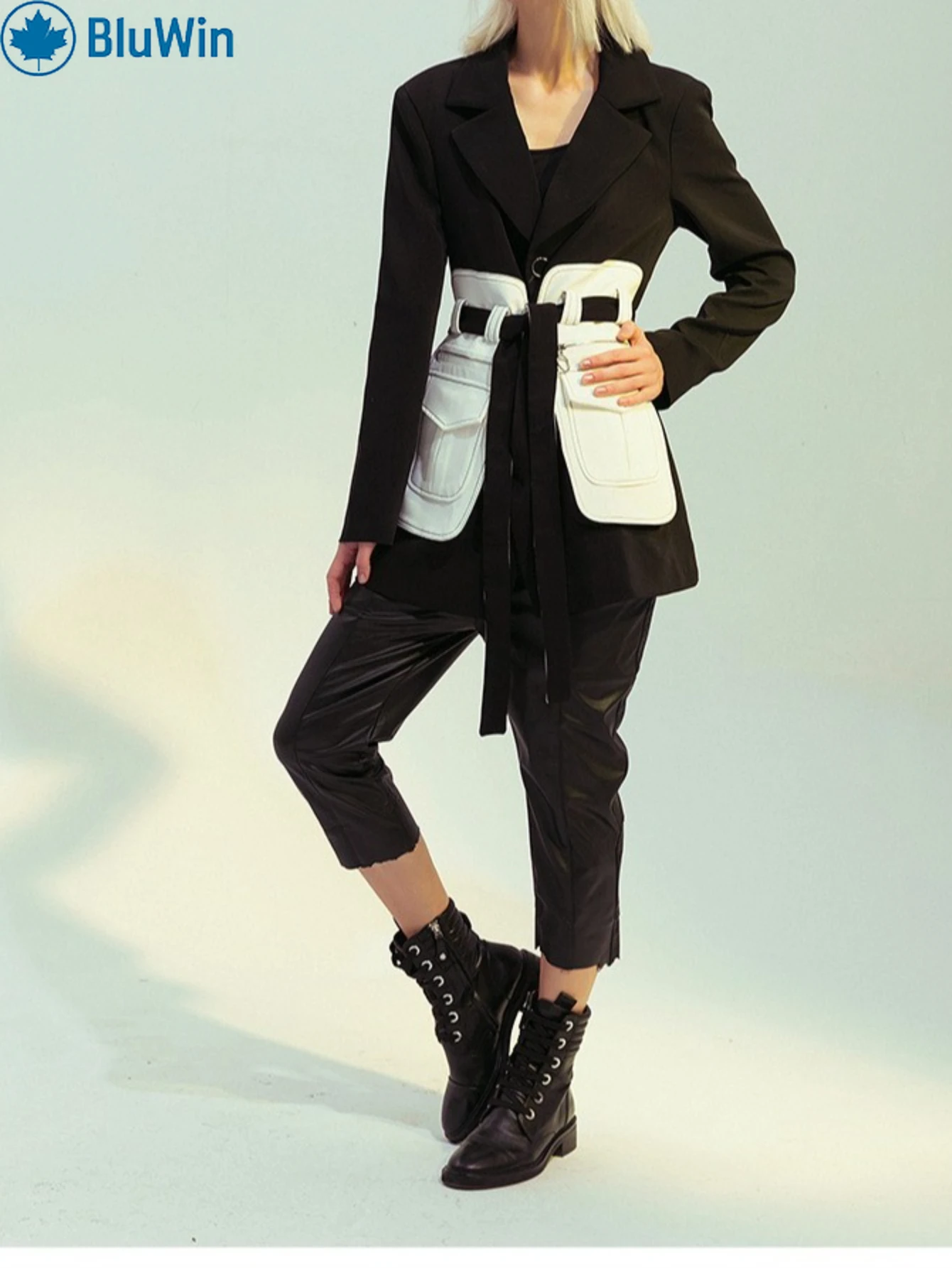 سترة URBANCHIC ذات الفيلم العتيق باللونين الأبيض والأسود - سترة متوسطة الطول ذات خصر محكم وأنيقة للشارع