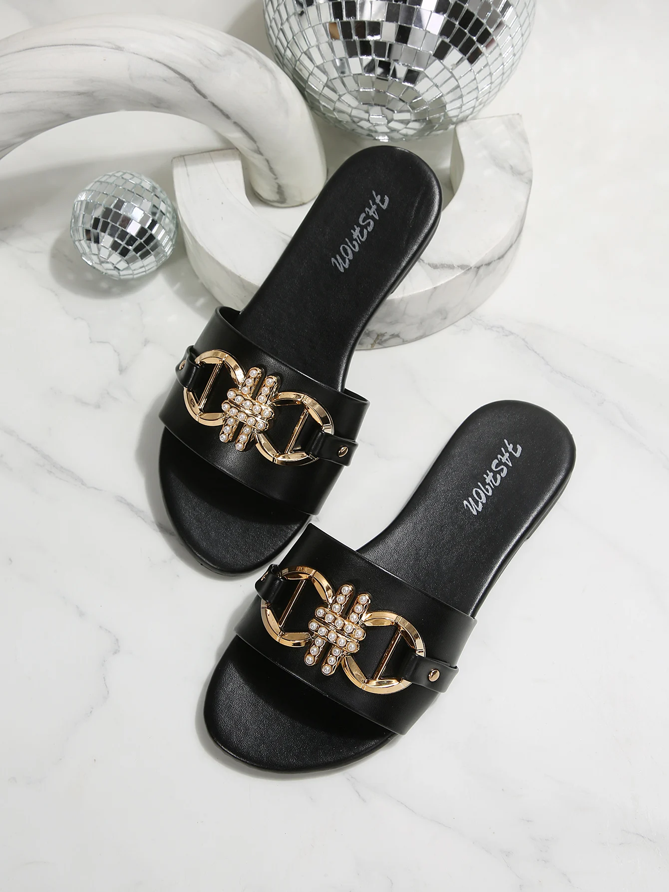 2026 Modische Designer-Luxus-Flachschuhe für Damen – Sommer, Outdoor, Strand – Hochwertig mit Blumen- und Muster-Verzierung – Detail 7