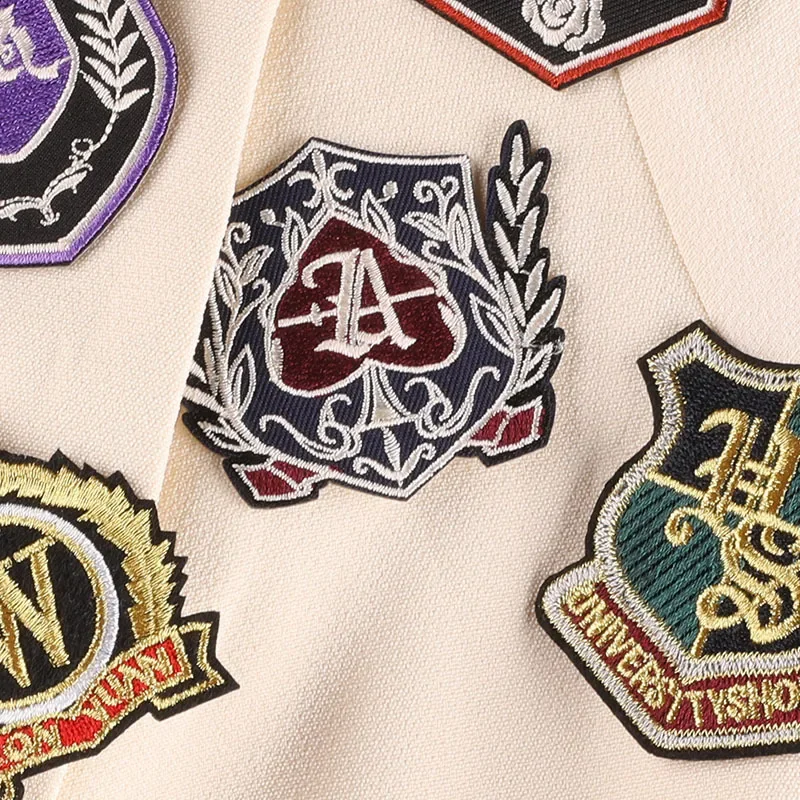 Classic European Style Cap Badges Iron on Noble Patches Golden Thread Embroidery Crest University Emblem for JK Suit Uniform DIY