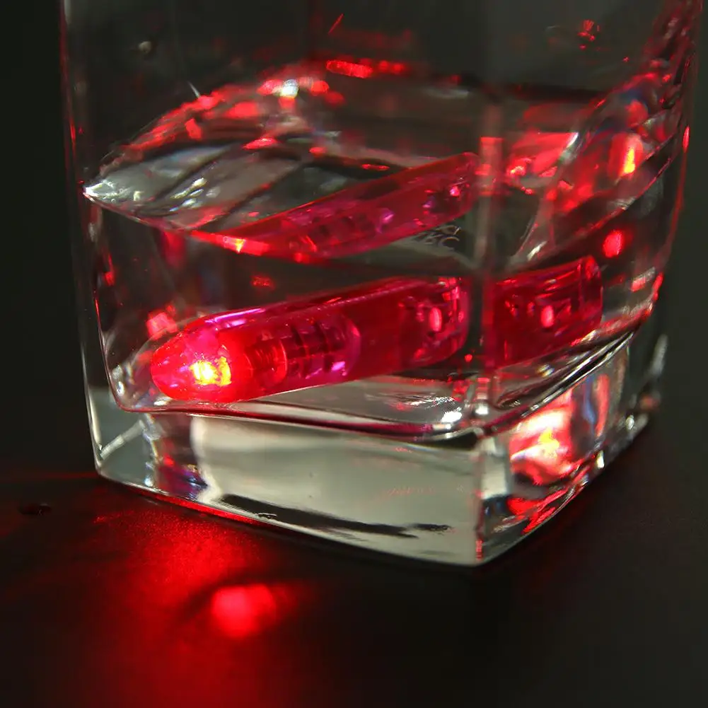 ضوء وامض LED بمؤشر جذب الأسماك الصغيرة تحت الماء (أحمر)