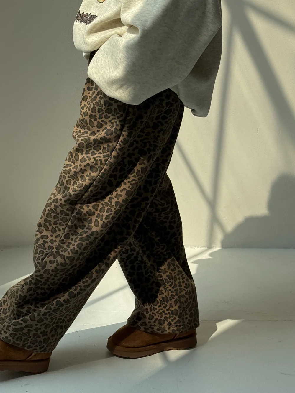 

Детские брюки, осень-зима 2025 г., корейские бархатные широкие брюки с леопардовым принтом для девочек, утепленные теплые повседневные брюки для малышей