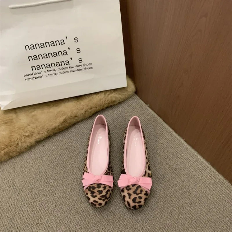 

Hot Selling 2026 New Soft Sole Leopard Shoes Woman Bowtie Flock Ballet Flats Barefoot Loafers Ladies Daily Mocassines Shoes