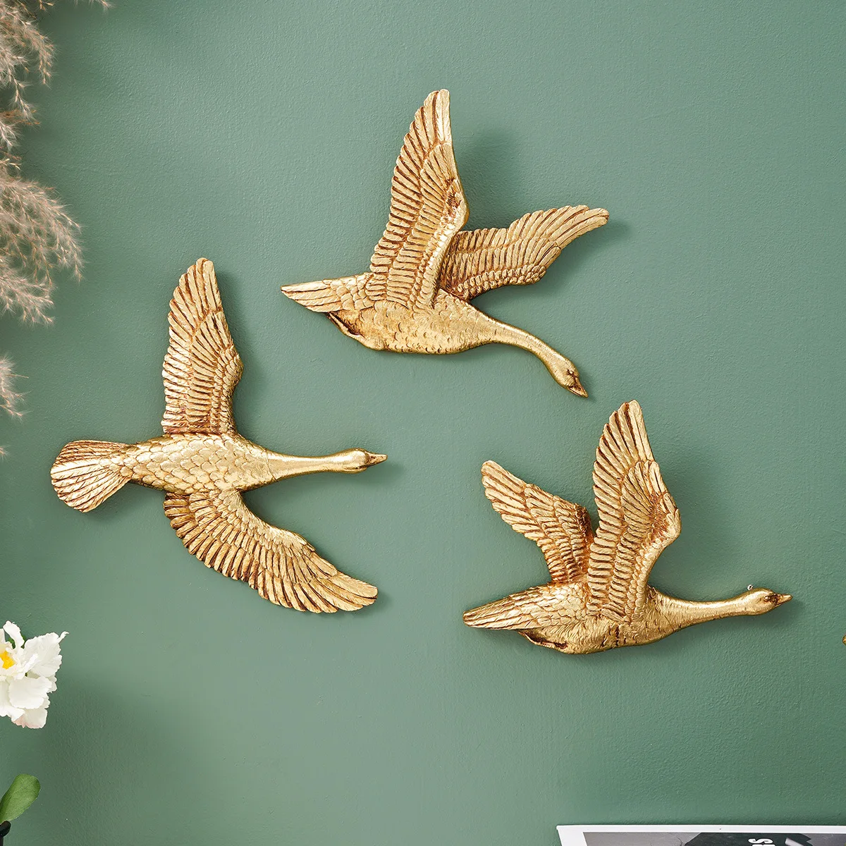 American-style gilded three-dimensional wall decoration featuring flying geese, a light luxury wall ornament for the living room