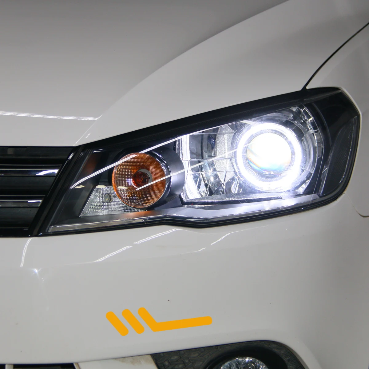 Pegatinas impermeables de vinilo a prueba de sol para decoración delantera de coche, calcomanías estilo cejas y pestañas para cara delantera de cabeza de coche o motocicleta