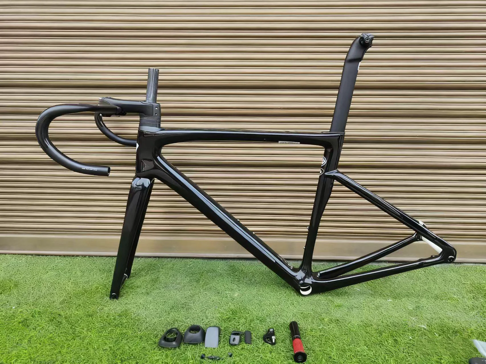 

Custom carbon fiber frame, SL7 Dongli T1000 carbon fiber road bike frame. Available in multiple colors.