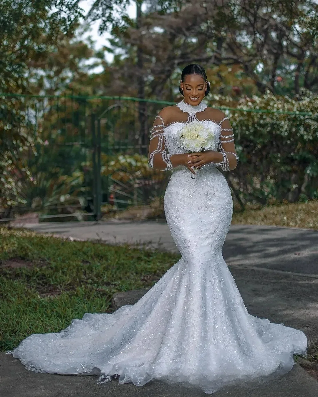Abito da sposa Aso Ebi personalizzato taglie forti Abiti da sposa per la sposa Collo alto Illusion Maniche lunghe Tulle a strati Sirena 3D Perline