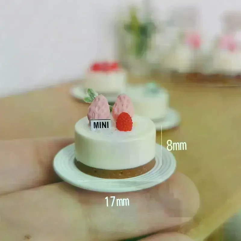 1 pz miniatura casa delle bambole simulazione argilla torta di frutta alla fragola mini modello alimentare per accessori casa delle bambole carino panetteria torta giocattoli