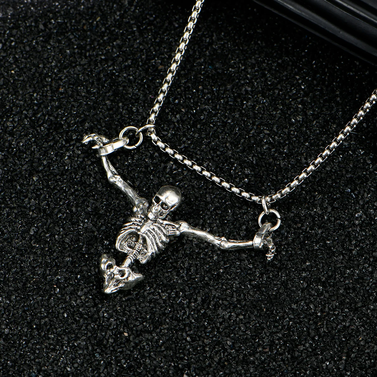 قلادة جمجمة بنمط البانك للهالويين ، هدية مبتكرة وعصرية ، جديدة