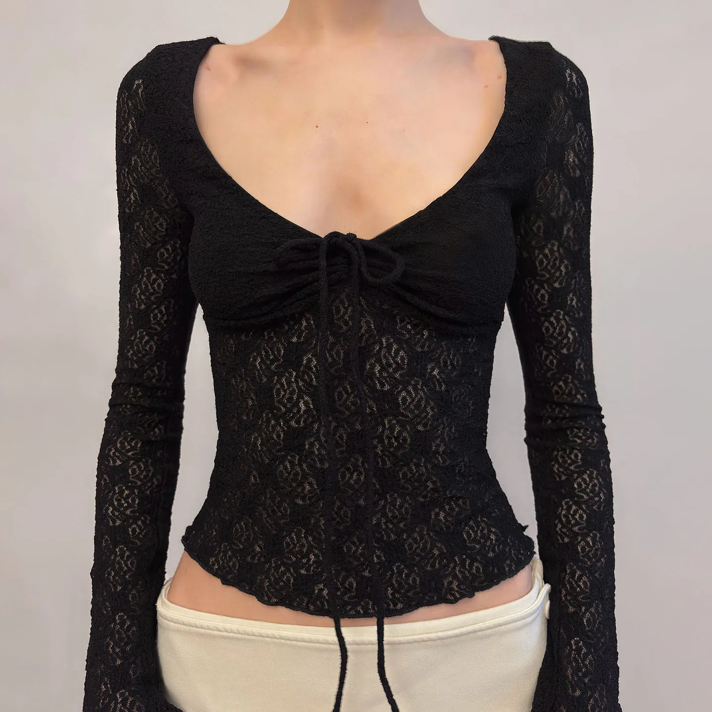 

Lace Patchwork V-neck Long Sleeved T-shirt for Women, Slim Fit and Slimming, with A Base Top for Women