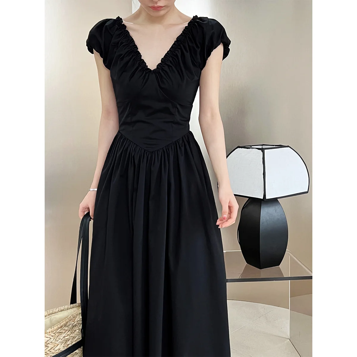 

Casual French Waist Open Back V-neck Dress Women's Fashion Celebrity Elegant Style Sleeveless Pleated Long Dress 9979 Party