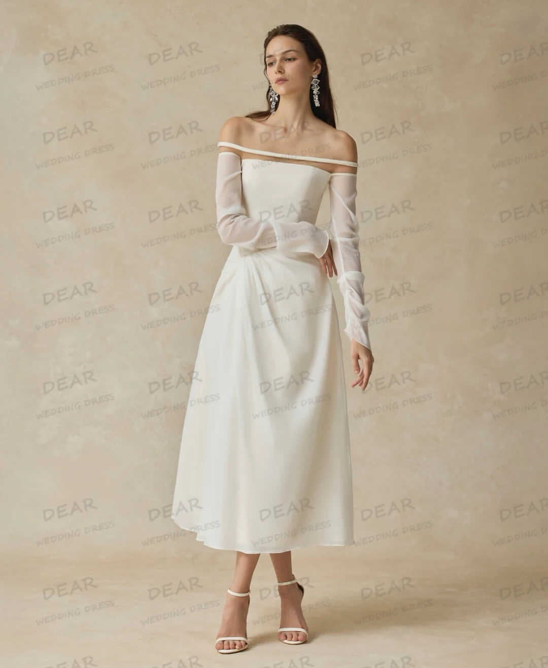 ชุดแต่งงานแบบเรียบง่ายความยาวระดับชา แขนยาวเซ็กซี่ ทรงเอไลน์ ชุดเจ้าสาวสำหรับผู้หญิง เปิดไหล่ ชุดราตรีงานเลี้ยง ชุดเจ้าสาวแบบสั่งตัด