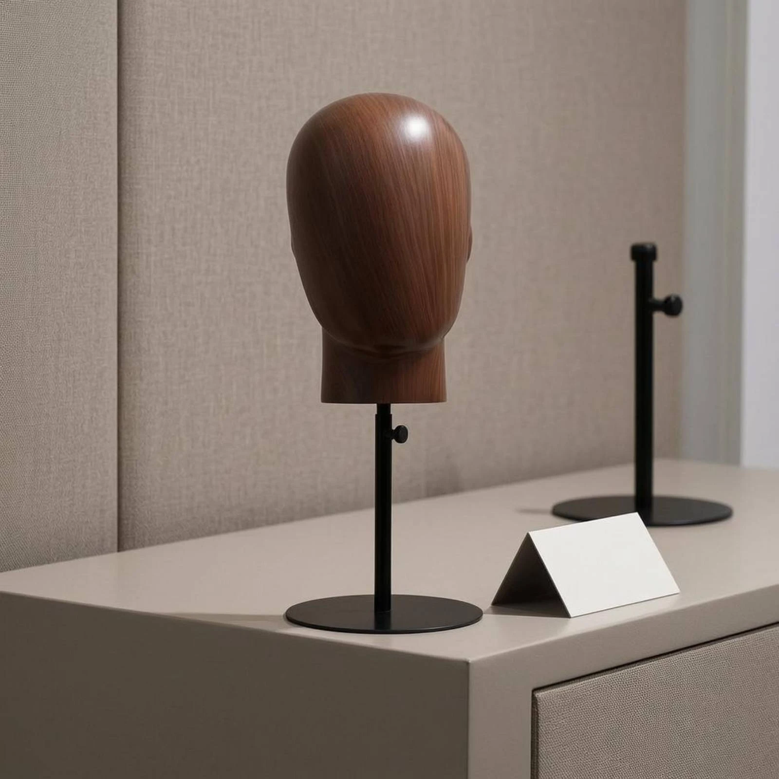 mannequin-de-presentation-pour-perruques-et-chapeaux-avec-base-metallique