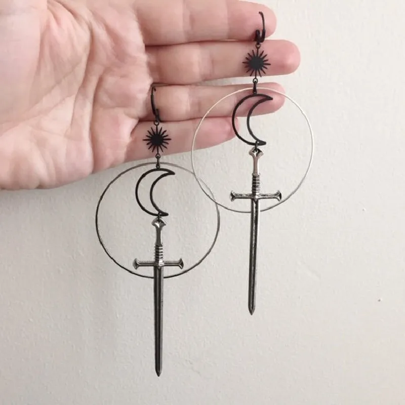 Pendientes de Dagger, espada diminuta, Piercing de espalda plana, gota de sangre, cables para las orejas, joyería gótica, joyería de Cosplay para amigos