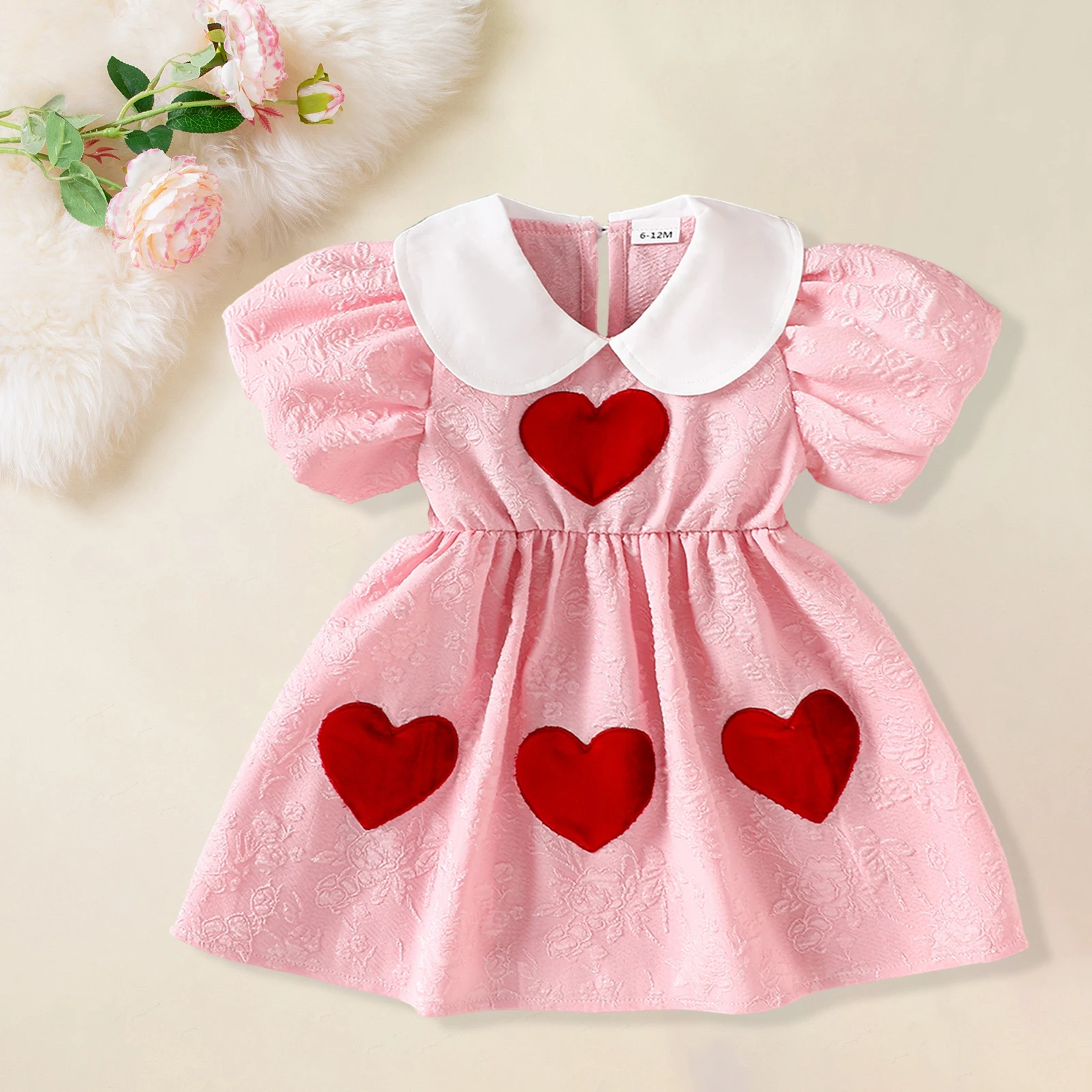 فستان صيفي للفتيات الصغيرات على شكل حرف A بأكمام قصيرة وياقة الدمية ومطرز على شكل قلب من قماش الجاكار