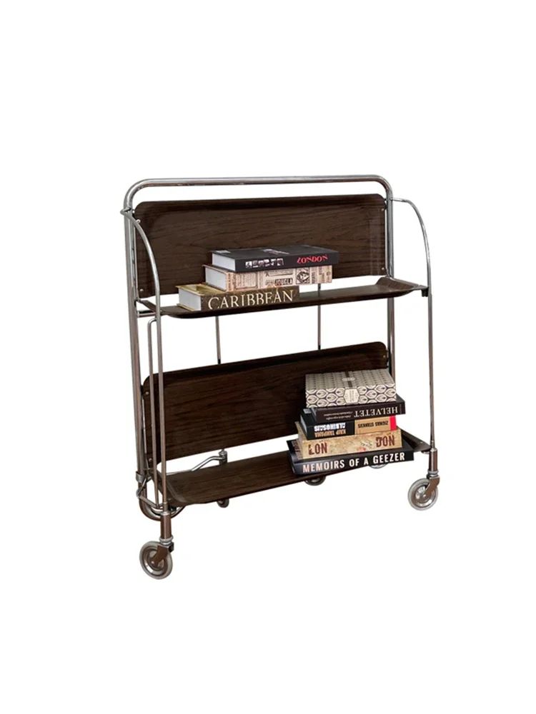 

Medieval ins trolleys can move around the sofa, and a few simple racks at the bedside of the living room can store ornaments.