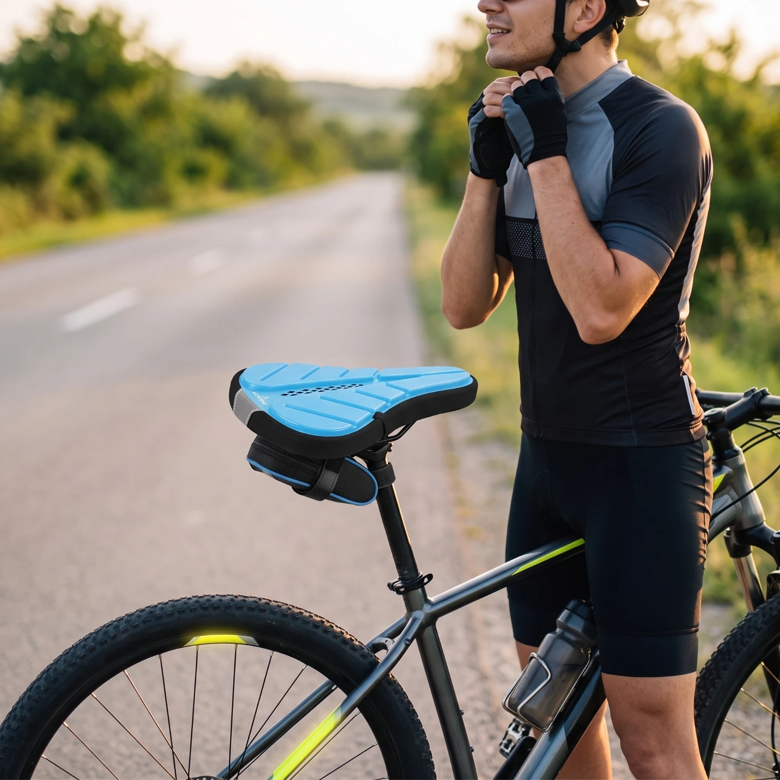 Bike Seat Cover with Gel Shock-Absorbing Bike Seat Cushion Cover Pressure Relief Comfortable for Cyclists, Cycling view 3
