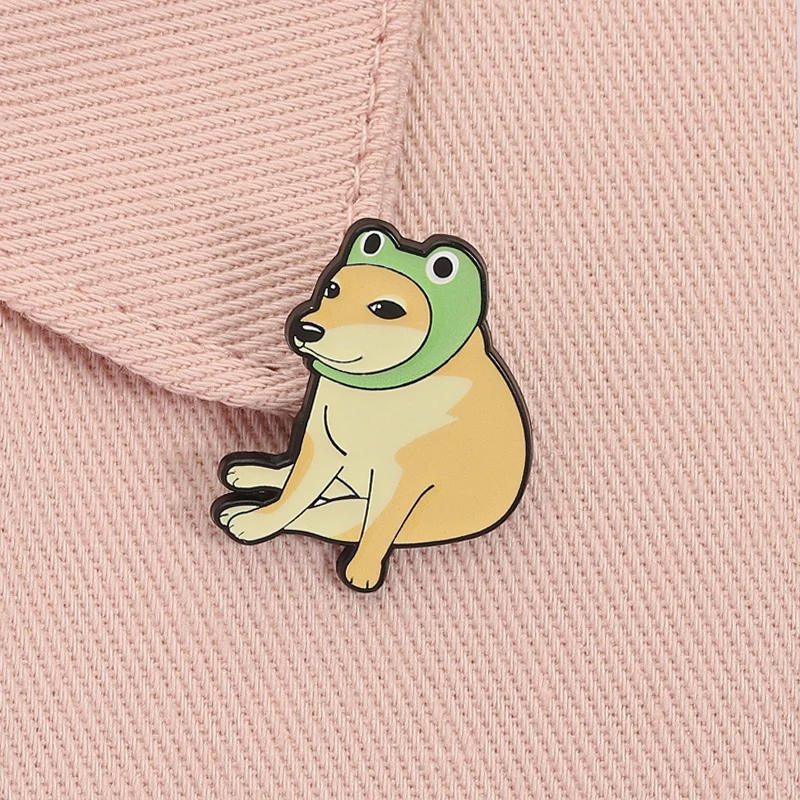 Engraçado cheems cão vestindo sapo chapéu esmalte pino dos desenhos animados shiba inu animal broche lapela crachá moda jóias presente para crianças amigos