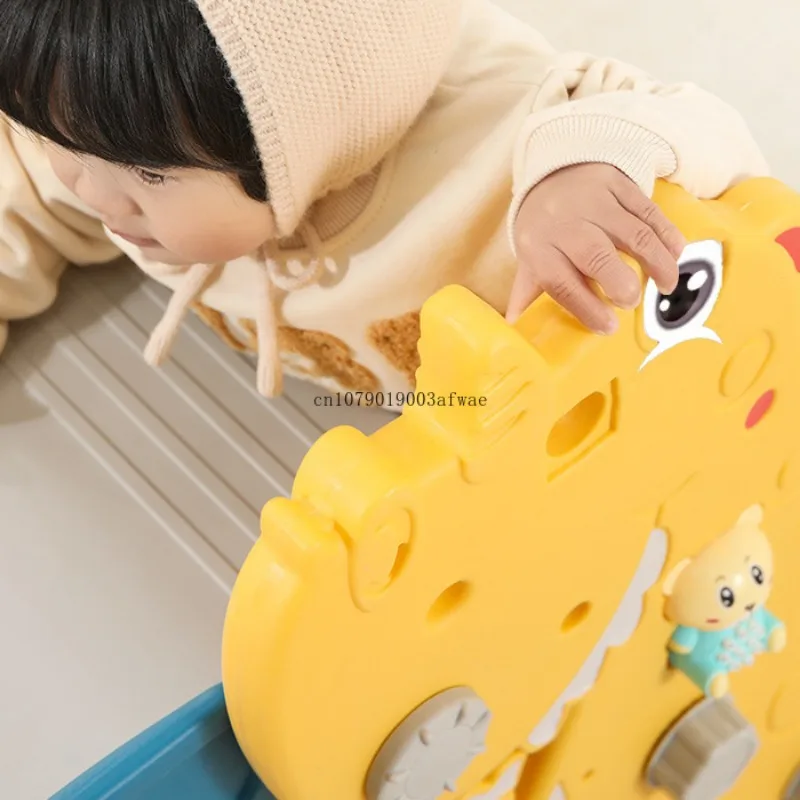 พับของเล่นเด็กสไลด์ไดโนเสาร์นักบินอวกาศในครัวเรือนของเล่นเด็กผสมกีฬากลางแจ้งการฝึกอบรมสไลด์ของเล่นสําหรับเด็ก