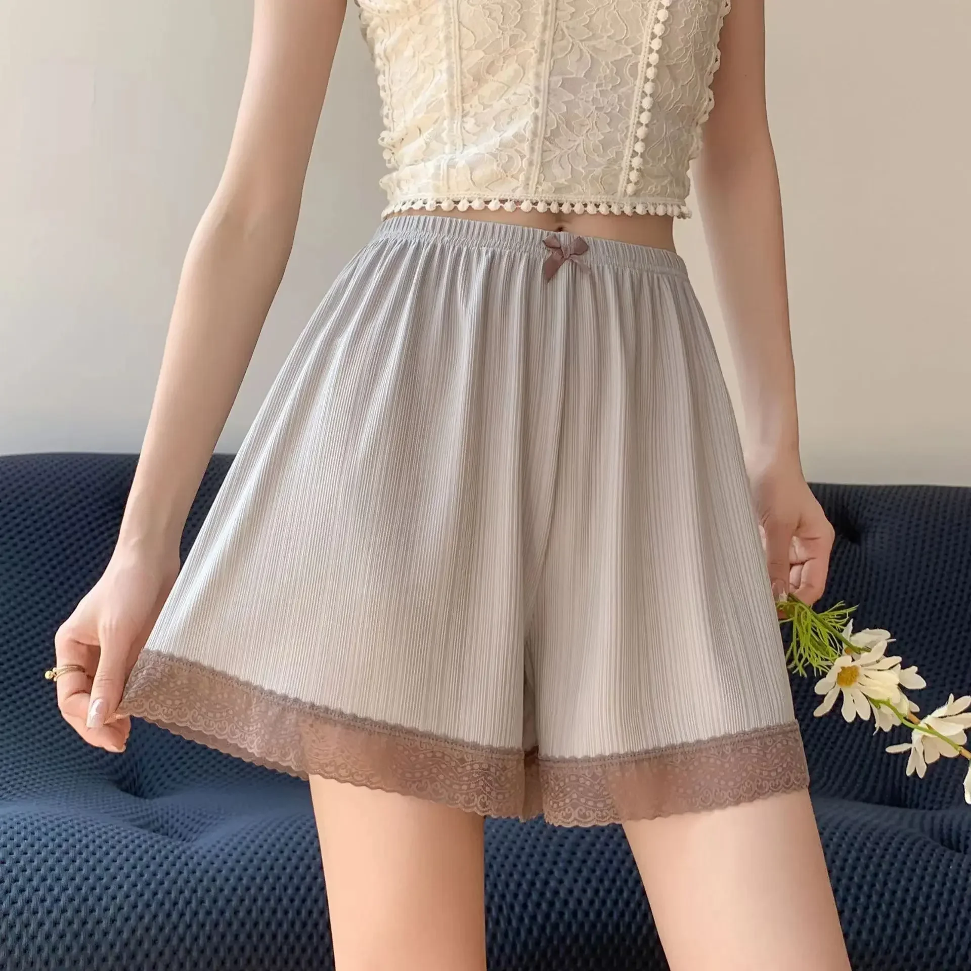 

2024 New Summer Lace Lace Safety Pants for Women Ice Silk Anti Shining, Non Curled Edge Can be Weared Externally as Underpant