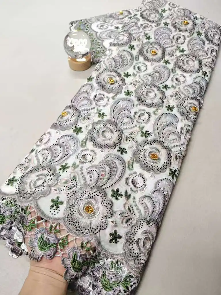 2026 Nigerianischer Hochwertiger Tüll-Spitzenstoff zum Nähen von Hochzeits- und Partykleidern, Chiffon Guipure Stickerei Baumwolle 5 Yard XL203