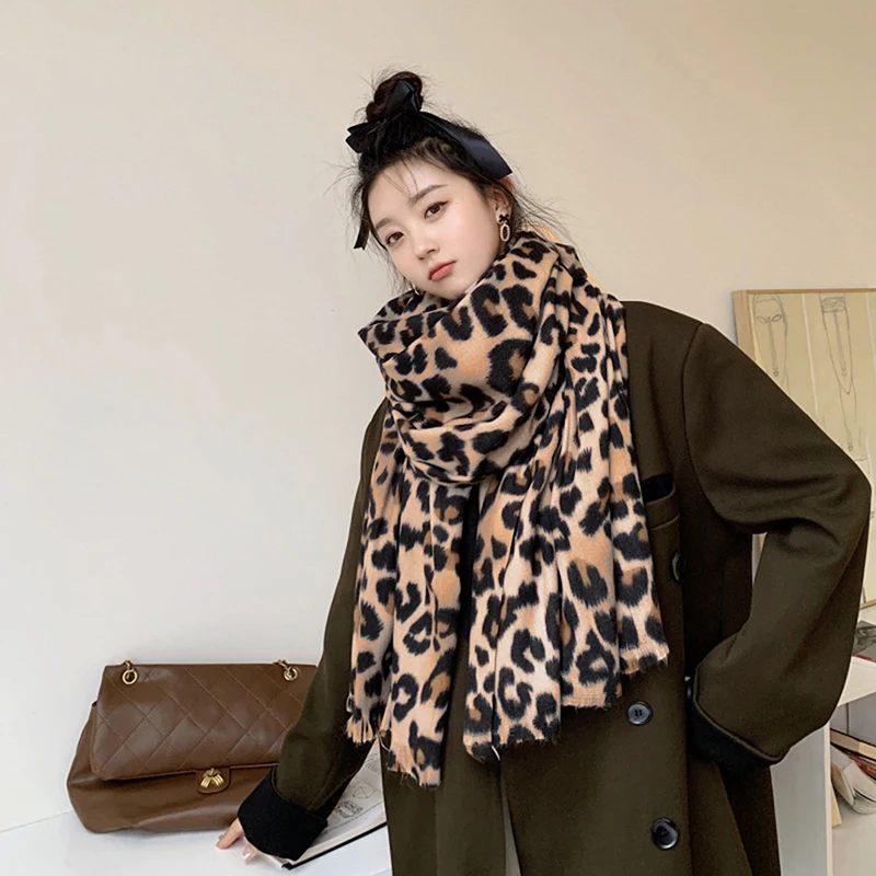 Sciarpa simile al Cashmere leopardata stampata alla moda per le donne scialle lungo invernale protezione antivento all\'aperto tenere al caldo