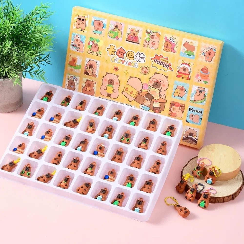 

НОВАЯ силиконовая кукла-брелок Капибара, маленькие подарки, мини-модель игрушки, мультяшная кукла Санта-Клауса, аниме