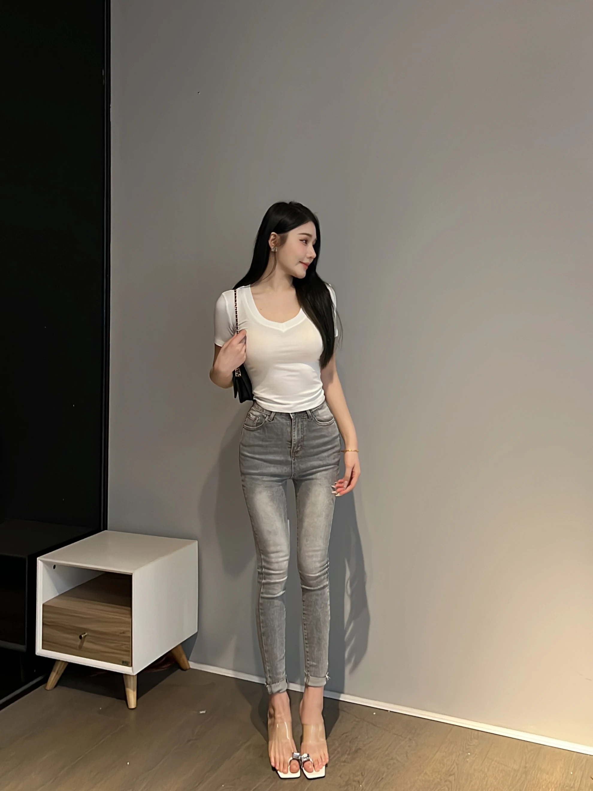 

Джинсы с высокой талией, облегающие, женские, больших размеров, с эффектом увеличения бедер, в корейском винтажном стиле, белые, зауженные брюки с высокой талией