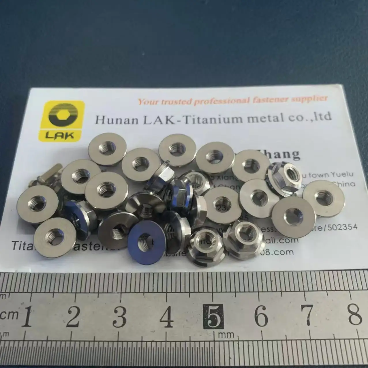 Titanium Hexagon Flanged Nut DIN6923 Gr5 M4 M5 M6 - High-Strength Machine Screw Thread Fastener for Industrial Use