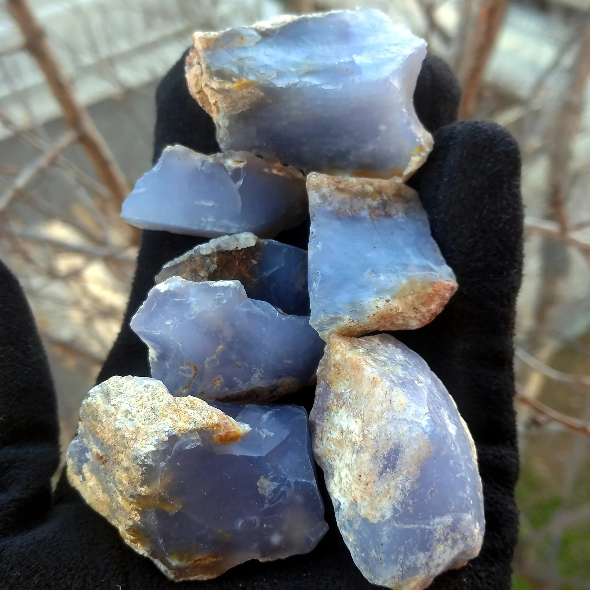 1 pierre brute de calcédoine bleue, cadeau idéal pour les proches et les amis, convient pour l'artisanat et la fabrication de bijoux.
