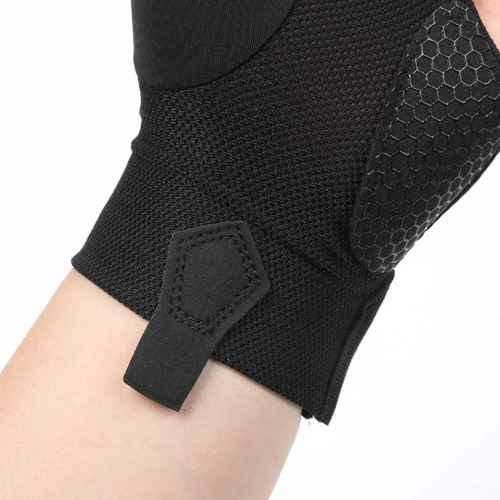 Three Fingers Snooker Glove Anti-slip Elastic Billiard Glove Breathable Left Right Hand Training Glove Fitness Accessories