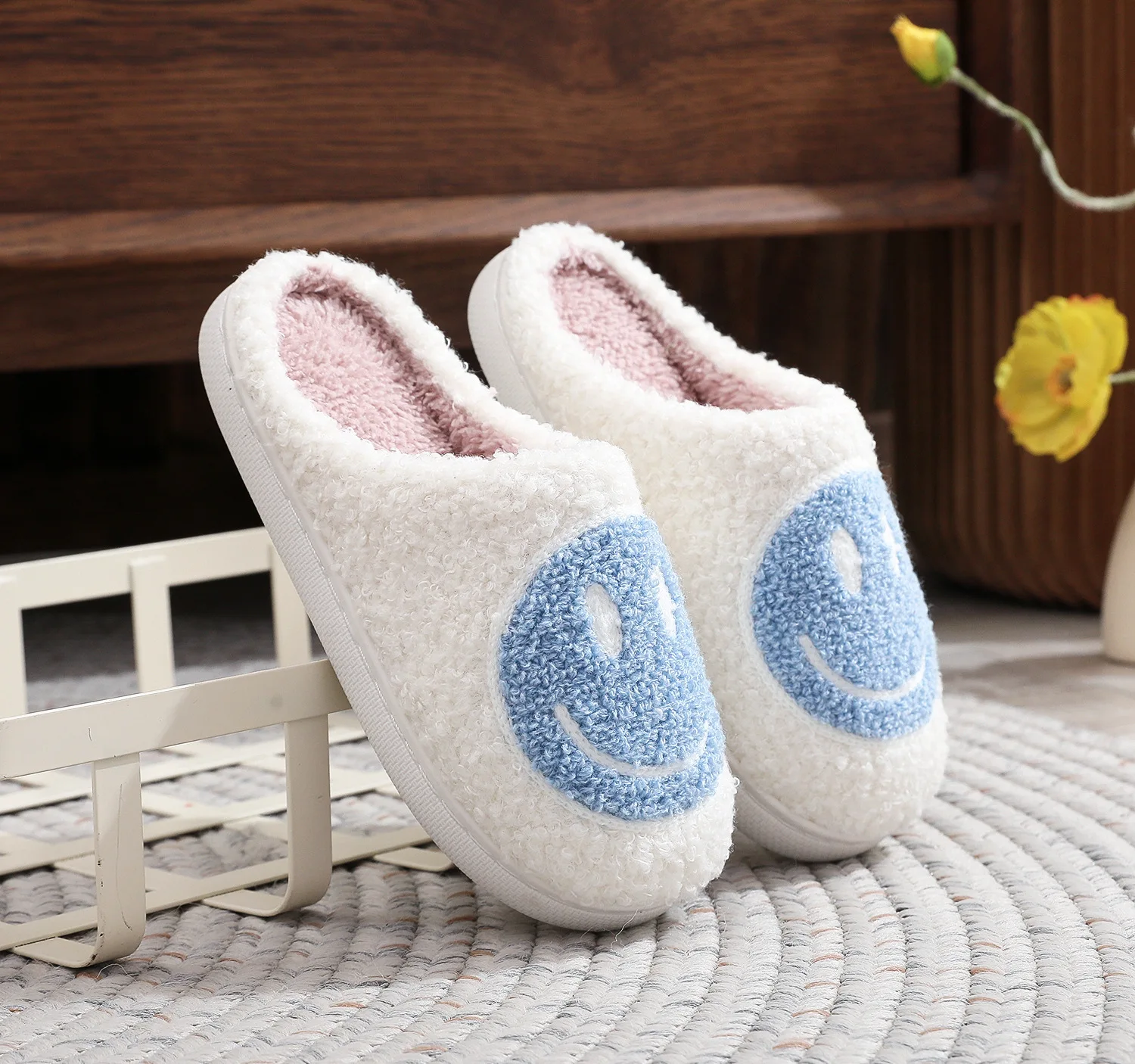 2024 Winter New Fashion Furry Slippers for Girls Casual Cotton Shoes for Middle Children Children\'s Smiling Face Furry Shoes