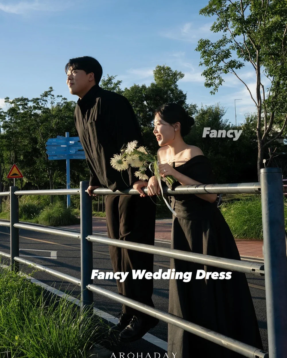 화려하지만 심플한 오프숄더 웨딩드레스, 리본 장식, 한국 스타일 사진 촬영용, A라인, 부드러운 새틴 소재, 바닥까지 닿는 길이, 맞춤 제작 가능