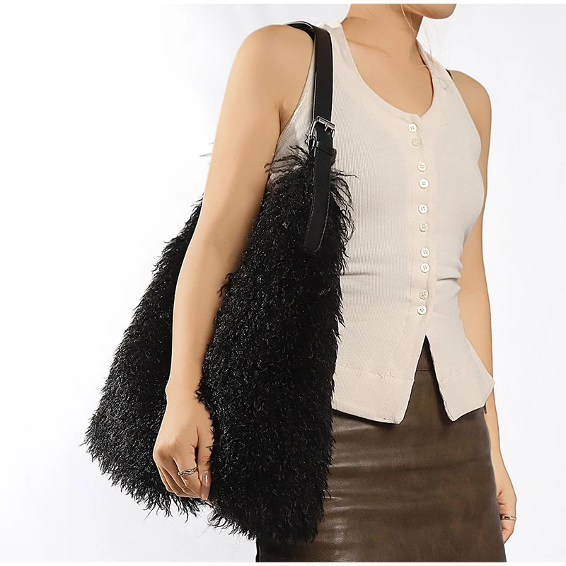 Lange, lockige, flauschige Plüsch-Umhängetasche, Y2k-Mädchenmode, große Damen-Winterhandtasche, einfarbige Tragetasche – Detail 15