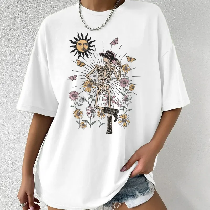 

Футболка женская оверсайз в стиле «Танцующий скелет»