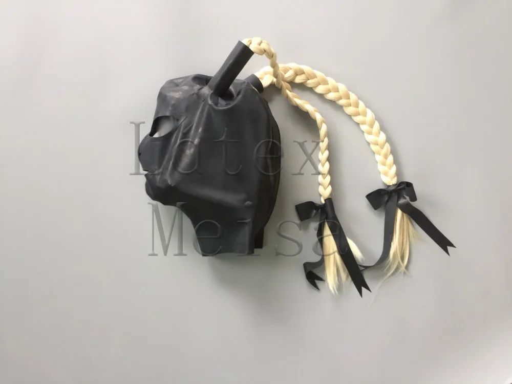 Nouveauté cagoules en latex avec décorations de tresses et narines à yeux ouverts et bouche avec fermeture éclair au dos pour femme