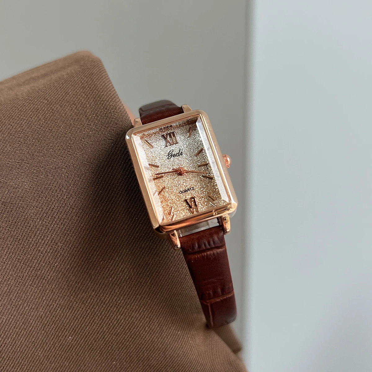 

Retro-Style Small Square Watch For Women The Square Dial Exudes Elegance And Sophistication A HighEnd Luxury Women'S Wristwatch.