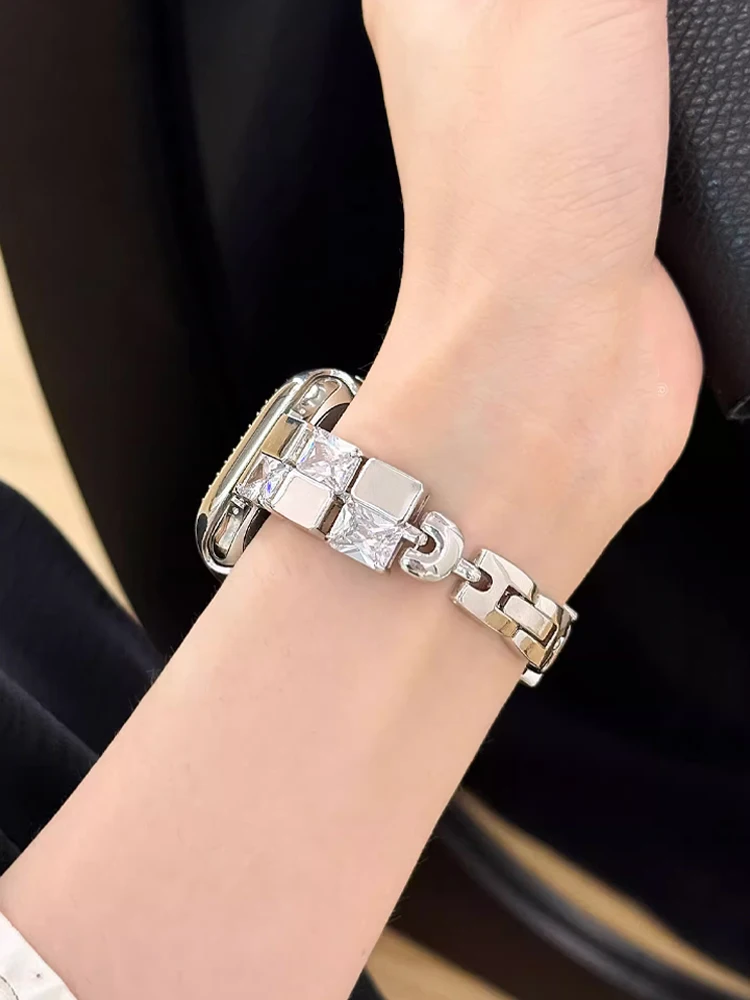 Cinturino diamantato di lusso per iWatch Ultra 9 8 7 42mm 44 45mm 49mm cinturino sottile in acciaio inossidabile per Apple Watch 38mm 40mm 41mm 6 5 SE 4