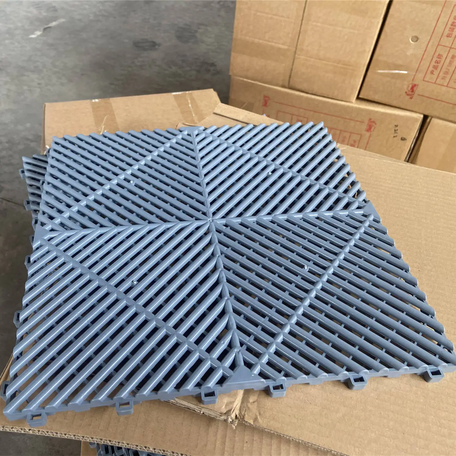 

Removable Durable Plastic Garage Interlocking Floor Tiles/ Pvc Industrial Interlocking Floor Tiles For Workshop And Warehouse Ca