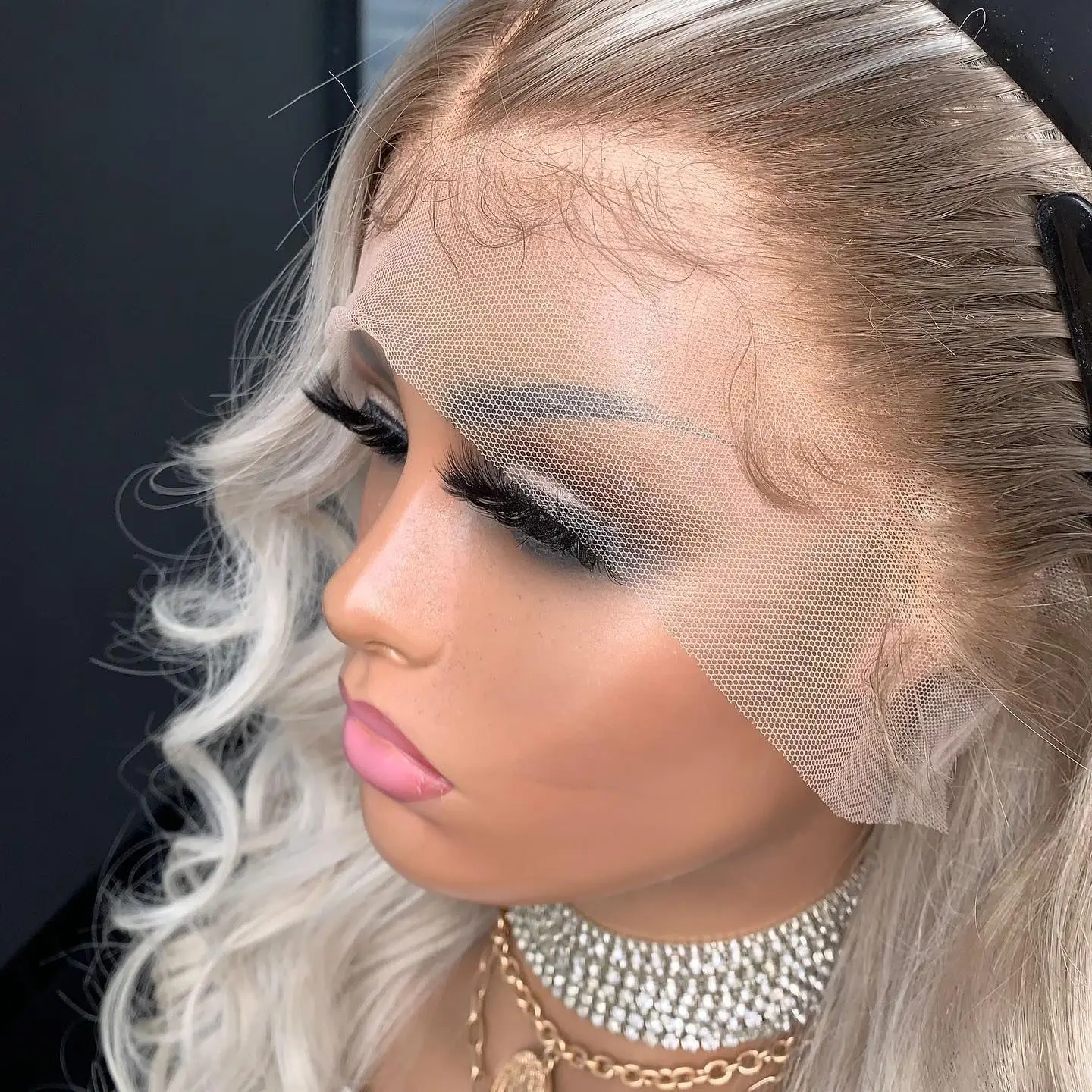 

Rooted Ash Blonde Wig for Women Long Wavy Lace Front Wig Natural Hairline Glueless Wig for Beginners Middle Part Synthetic Fibre