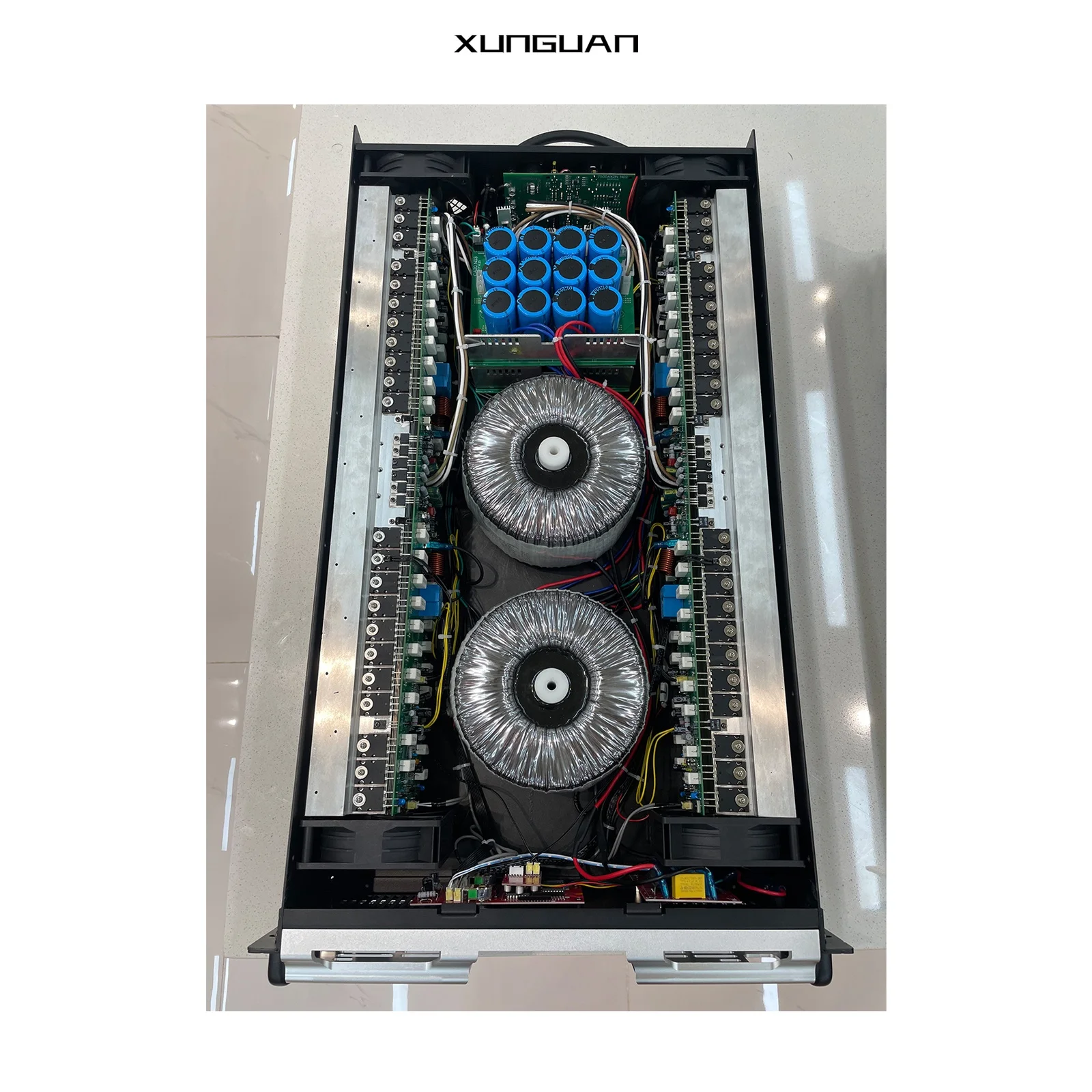 

HB2500 88-Transistor 24-Capacitor 4000W Dual Transformer 2CH 3U Aluminium Outdoor Stage High Power Amplifier with Display Screen