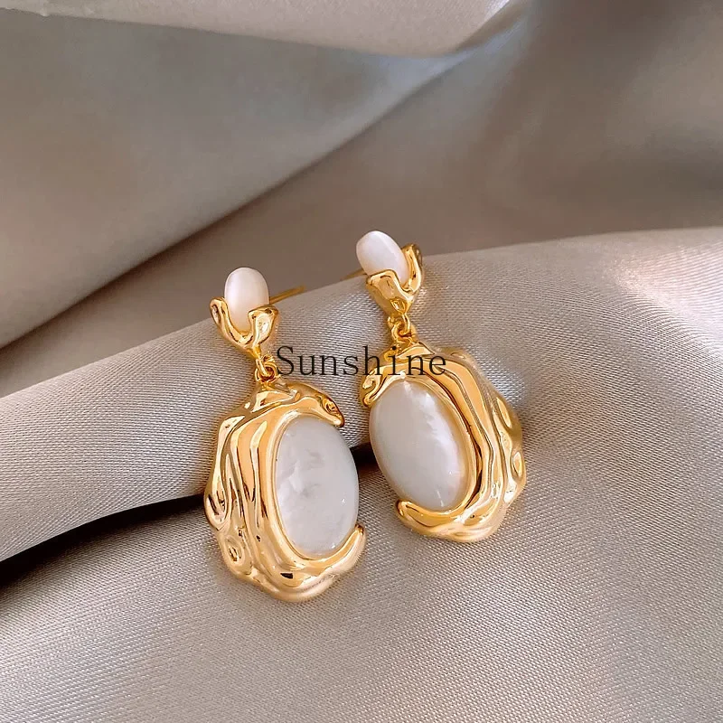 

French light luxury niche shell earrings, high-end sense unique exaggerated earrings