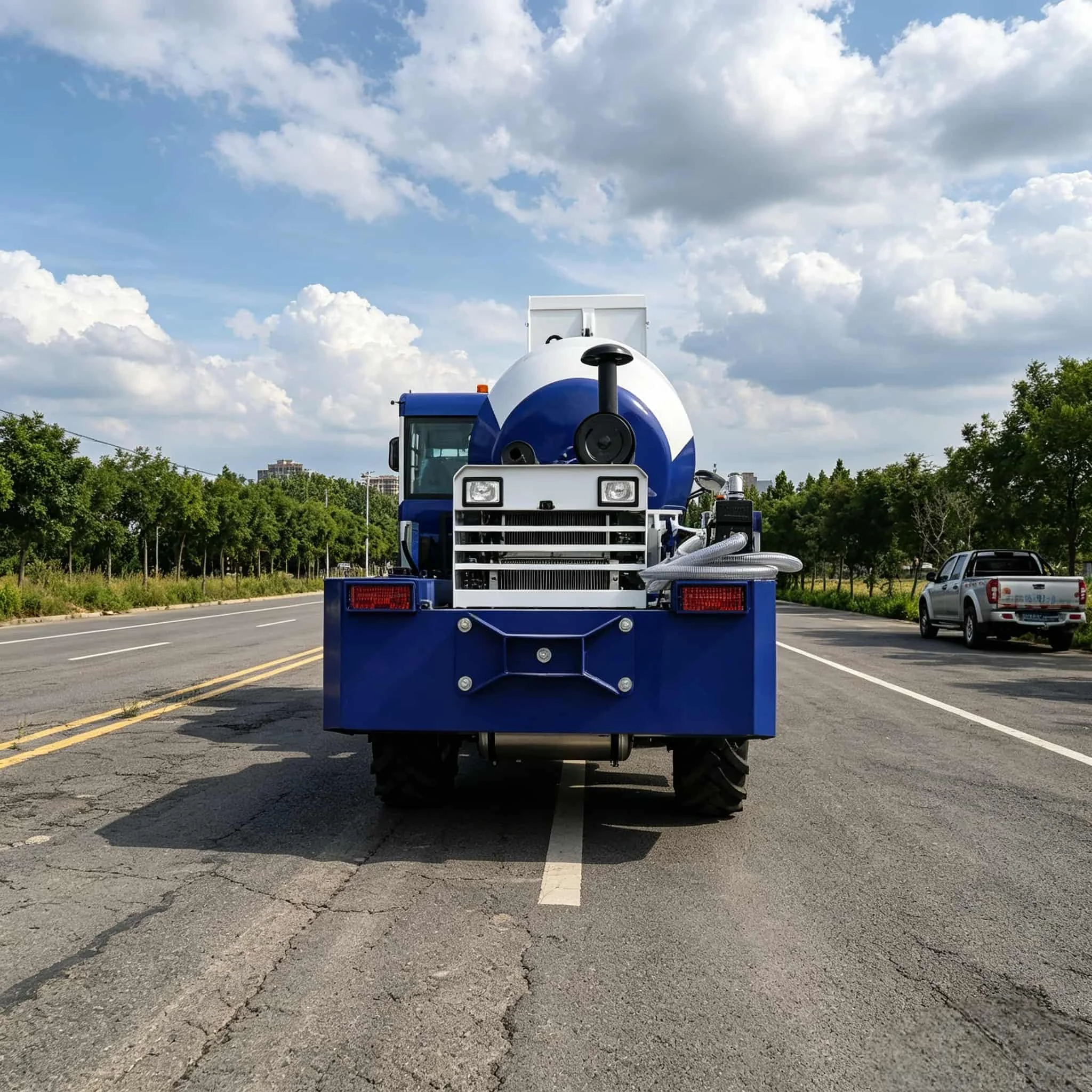 Long service lifespan External fast refueling port reversing drum mixer integrated mixer pump concrete mixer truck