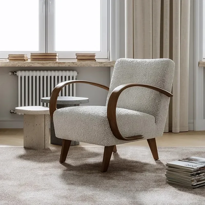 Italienischer lässiger Einzelstuhl, große und kleine Wohnung, Sofa-Stuhl im Wohnzimmer, Schlafzimmer, im mittelalterlichen Designerstil