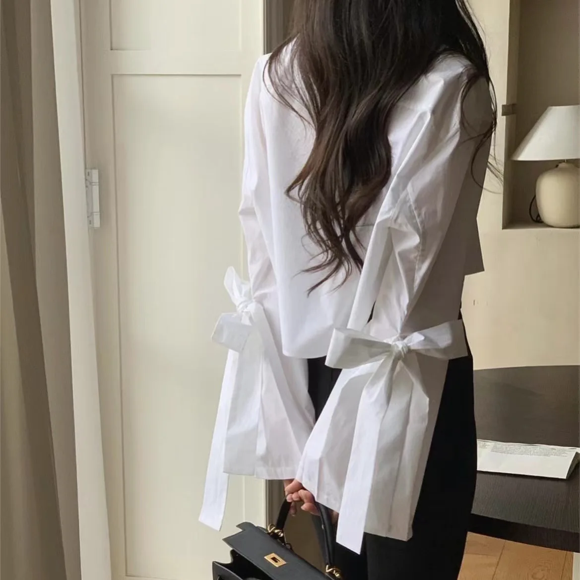 

Women's New Early Spring Design Sense Shirt French Style Elegant Bow Detail Large Cuff Turn Down Collar Versatile Cropped Blouse
