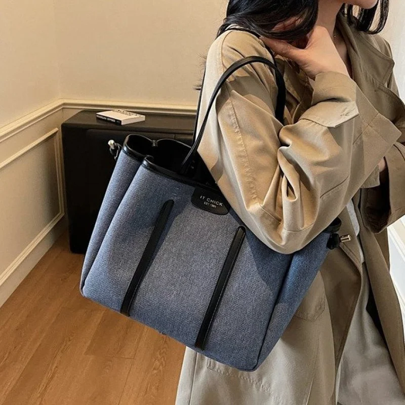 

Deluxe Women's Shoulder Bag Made Of Zinnia-Patterned Leather Featuring Trendy Switzerland Casual Lightweight Daily Style